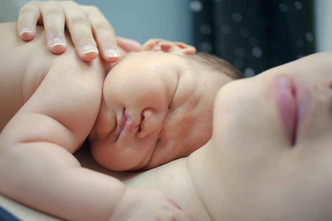 La connexion peau à peau : Un lien puissant entre bébé et parents